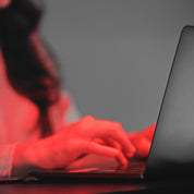 heilys® AddRed Schreibtischlampe